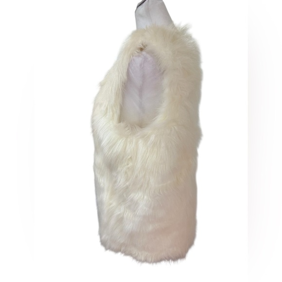 Time and Tru Elegant white faux fur lined sleeveless Vest Women’s size Med NWOT - Picture 7 of 8